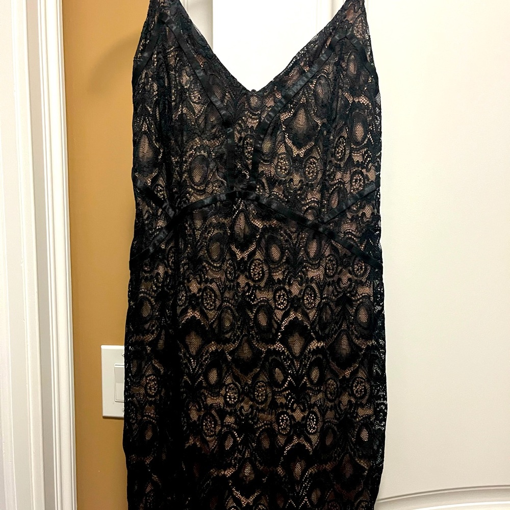 Black midi lace dress. Brand New! Only worn once! Great condition!